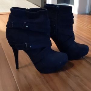 Shi black platform bootie heels